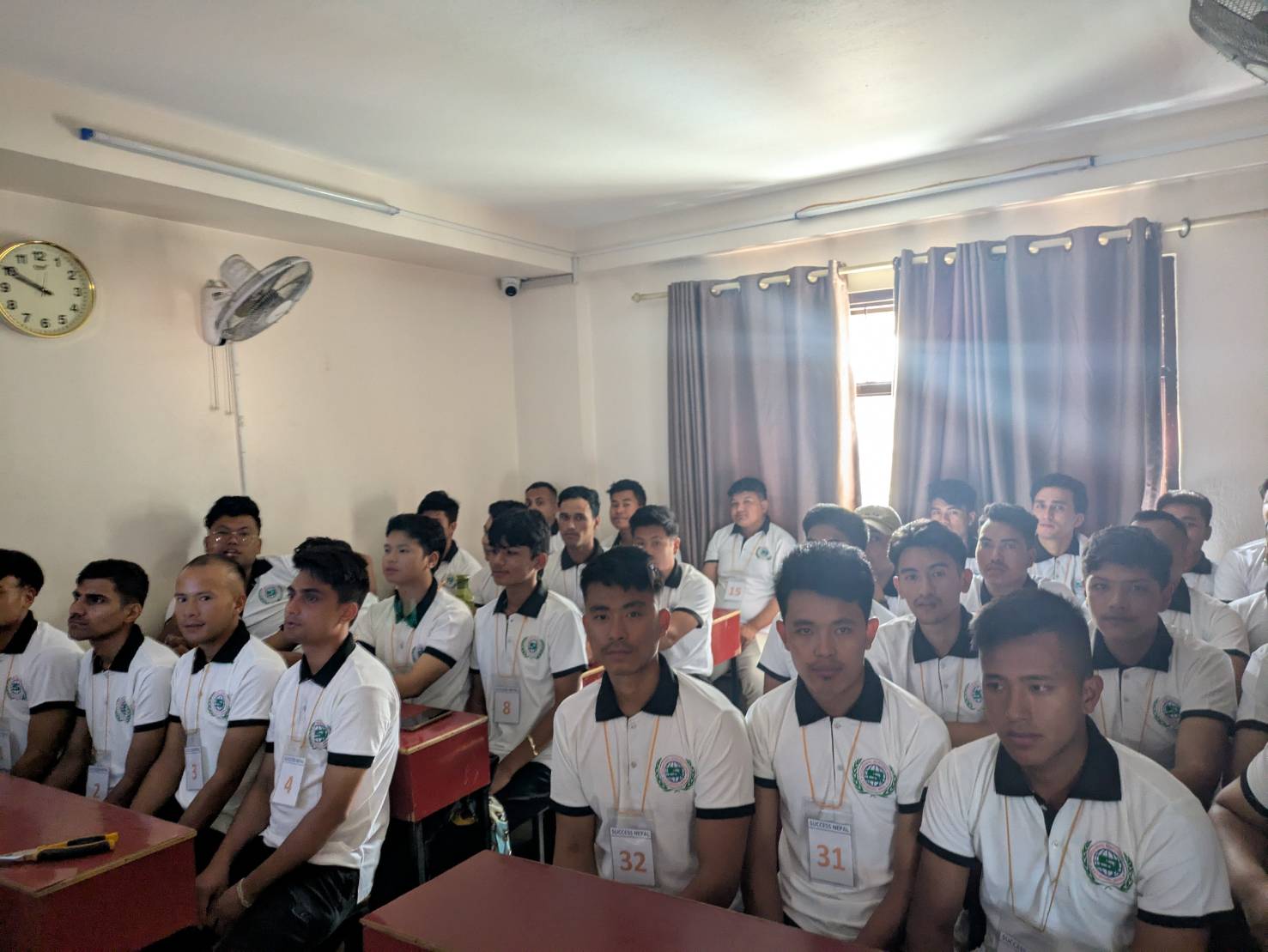 Success Nepal Manpower Agency 自社日本語学校での男性生徒の授業風景
